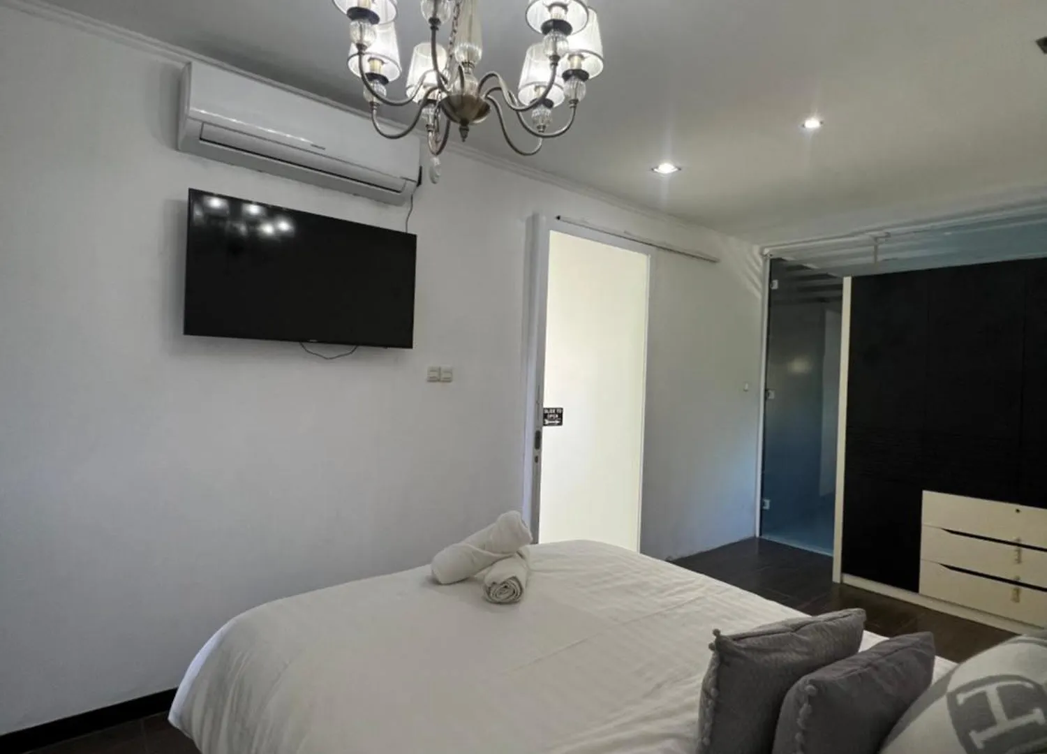 Sunnyrent. Luxury Tj White Villa & Room Ungasan  Indonesia